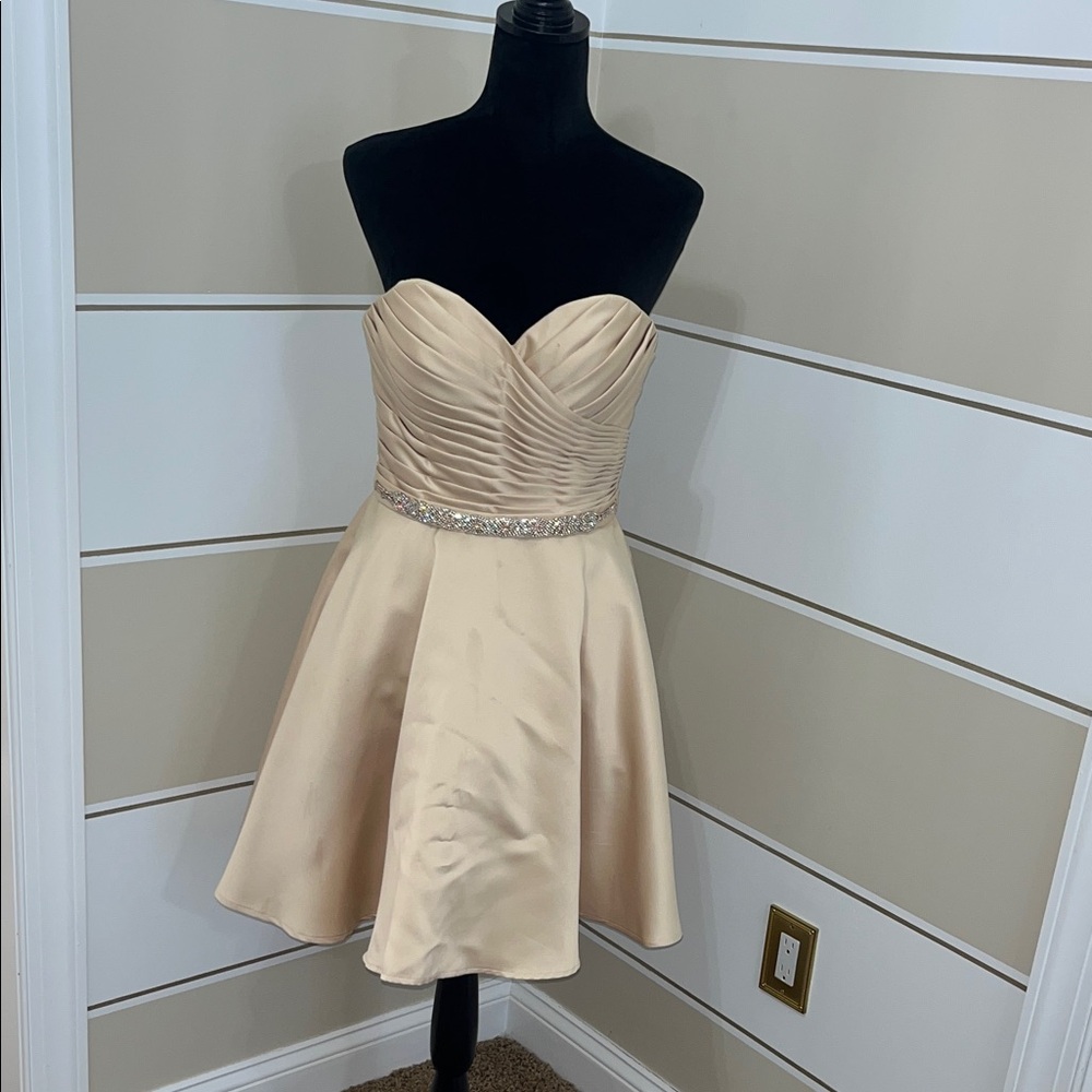 Elegant Strapless Cream Dress with Embellished Waist